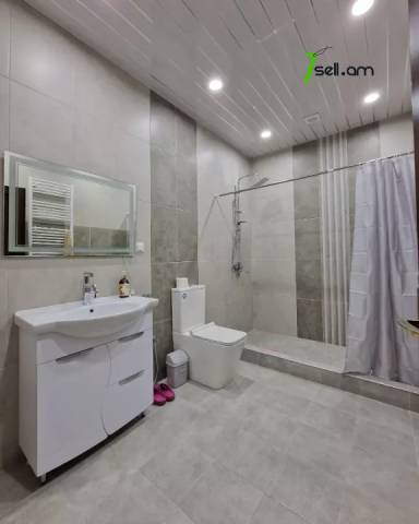 Երկու հարկանի քարե տուն Մուրացանի փողոցում Էրեբունիում, 220 ք.մ., 3+ սանհանգույց