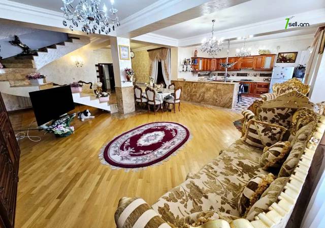 Երկու հարկանի քարե տուն Կուրղինյան փողոցում Մալաթիա Սեբաստիայում, 900 ք.մ., 2 սանհանգույց