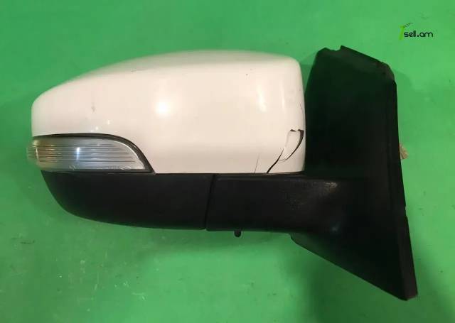 Focus 2012-2018 հայելի