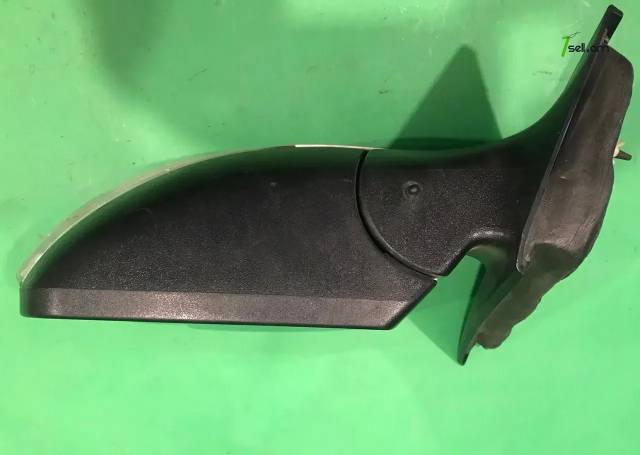 Focus 2012-2018 հայելի