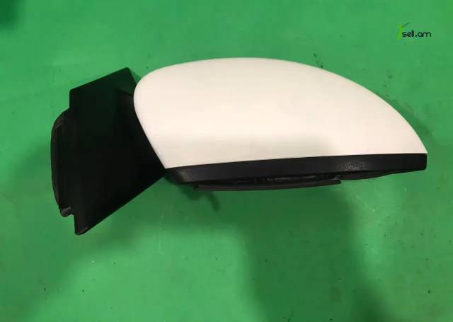 Focus 2012-2018 հայելի