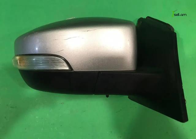 Focus 2012-2018 հայելի