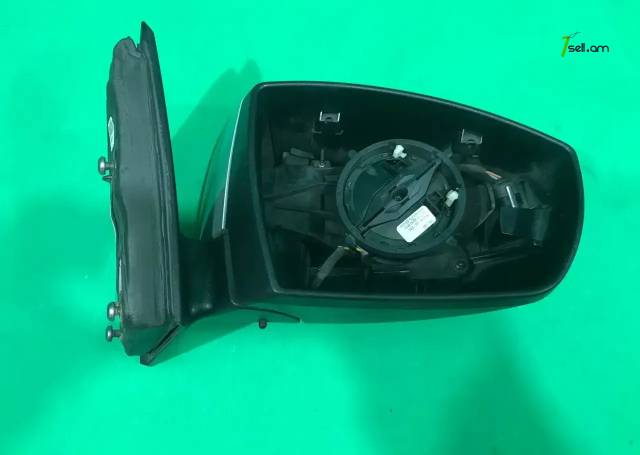 Focus 2012-2018 հայելի