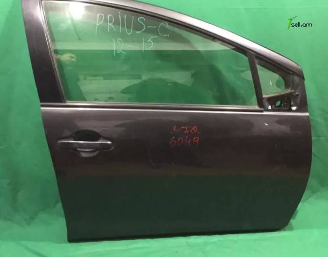 Prius C 2012-2015 դեմի, դիմացի աջ դուռ