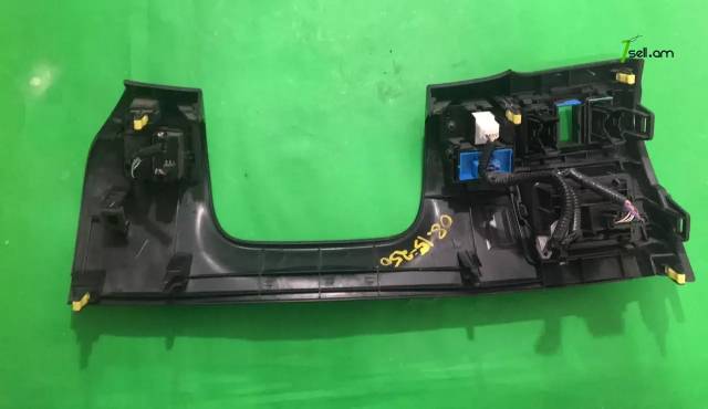 Lexus IS250 2008 ռույլի տակի պլասմաս
