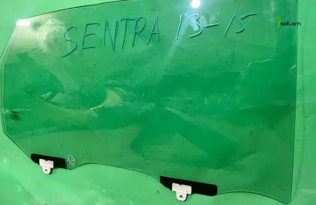 Nissan Sentra 2013-2018 հետեվի աջ դռան ապակի