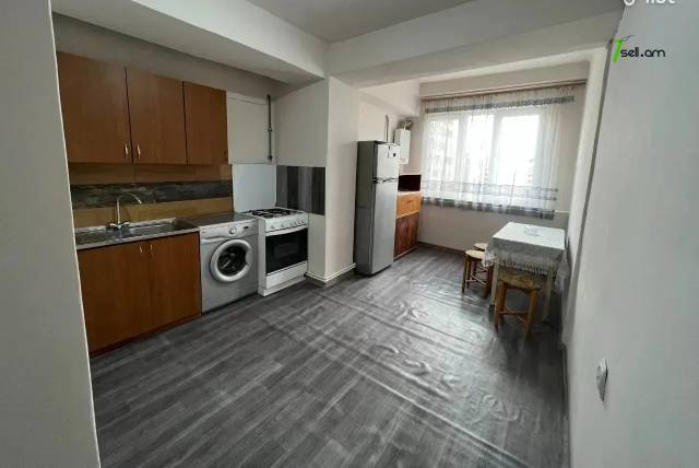 4 սենյականոց բնակարան Արամ Մանուկյանի փողոցում, 100 ք.մ., մի քանի պատշգամբ, մասնակի վերանորոգում