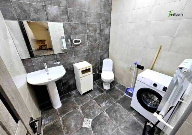 Երկու հարկանի քարե տուն Զովունի 6 փողոցում Զովունիում, 470 ք.մ., 2 սանհանգույց, կապիտալ վերանորոգված