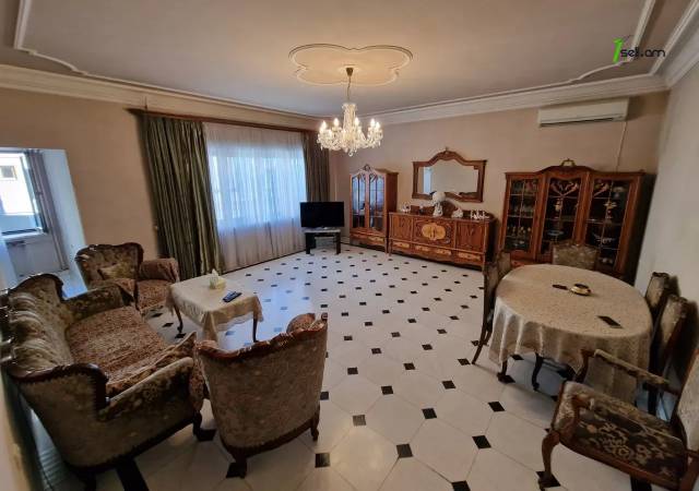 Բազմաֆունկցիոնալ գույք Պարոնյան փողոցում կենտրոնում, 280 ք.մ.