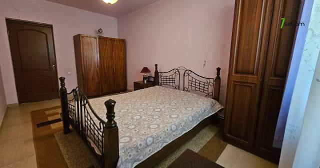 3 սենյականոց բնակարան Սունդուկյան փողոցում, 100 քմ, նախավերջին հարկ, կապիտալ վերանորոգված, քարե շենք