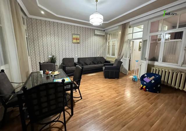 Մեկ հարկանի քարե տուն Քեռու փողոցում Արաբկիրում, 520 ք.մ.