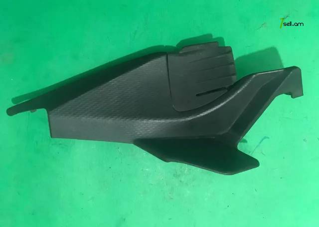 Scion Fr-s 2013-2018, պարբրիսի կապոտի արանքի պլասմաս