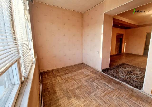 3 սենյականոց բնակարան Մեսրոպ Մաշտոցի պողոտայում, 110 ք.մ., բարձր առաստաղներ, նախավերջին հարկ