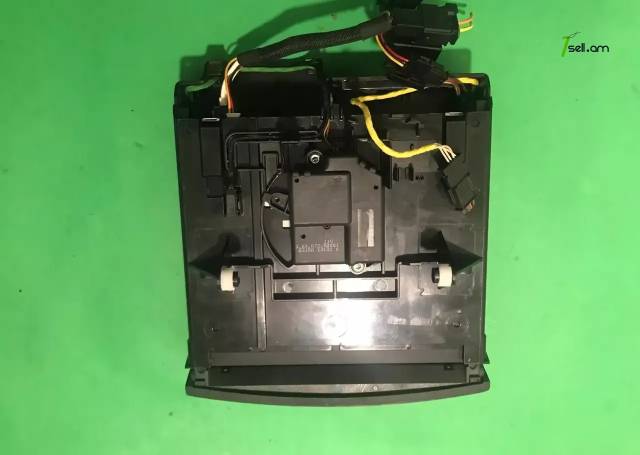 Mercedes W211 CD changer Lock Panel չենջեռ լոք պանել
