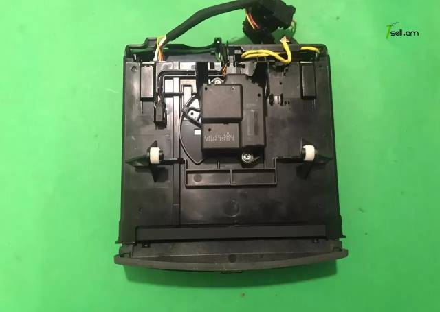 Mercedes W211 CD changer Lock Panel չենջեռ լոք պանել