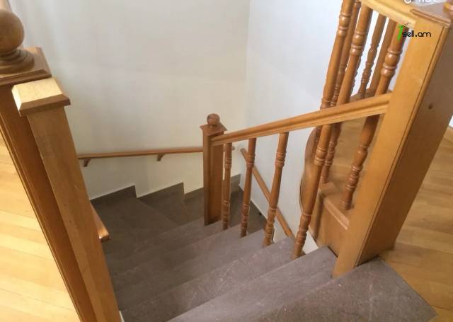 Երկու հարկանի քարե տուն Ազատության պողոտայում Արաբկիրում, 230 քմ, 3+ սանհանգույց