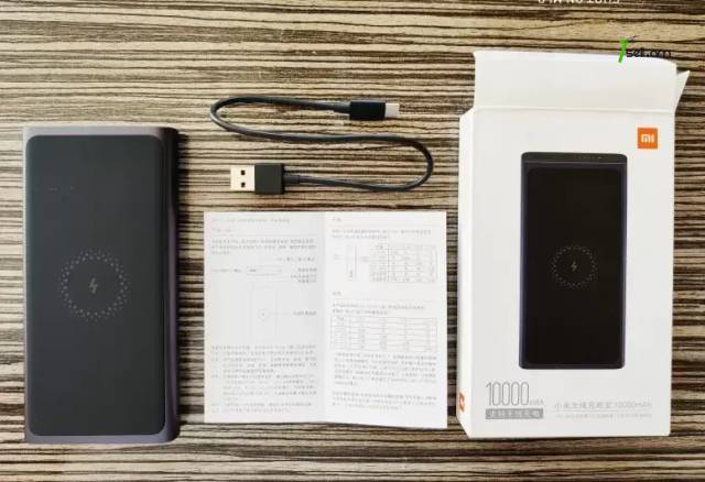 Внешний аккумулятор с беспроводной зарядкой Xiaomi Wireless Power Band 10 Mah WPB15PDZM черный * SMARTBOX *