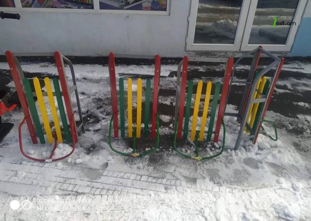 Սահնակ բարձր որակ Հենակով Սանկա