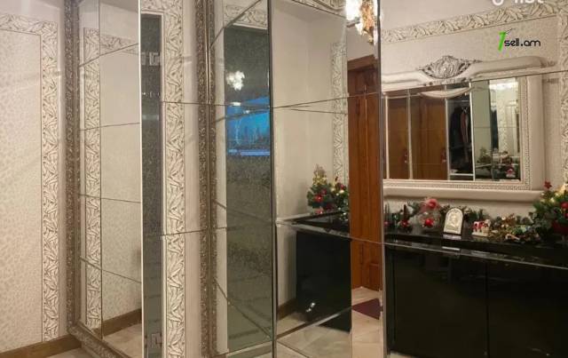 5 սենյականոց բնակարան նորակառույց շենքում Եկմալյան փողոցում, 198 ք.մ., 2 սանհանգույց
