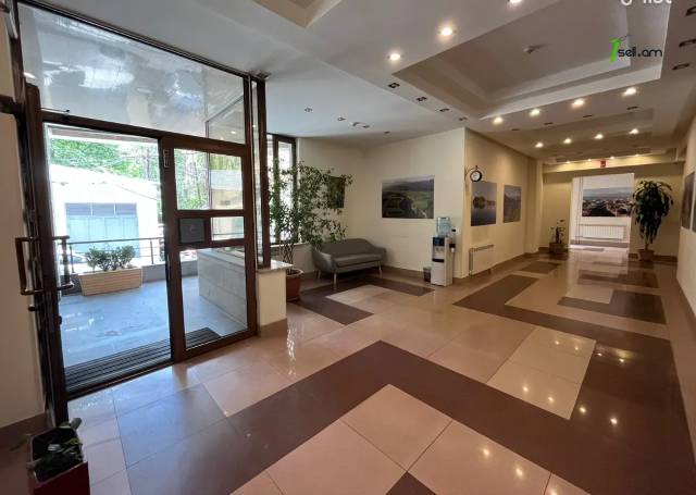 Ընդարձակ 4 սենյականոց բնակարան նորակառույց շենքում Աբովյան փողոցում, 225 քմ, 6/14 հարկ