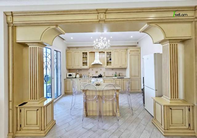 Երկու հարկանի քարե տուն Ամառանոցային փողոցում Ջրվեժում, 2100 քմ, 2 սանհանգույց, կապիտալ վերանորոգված