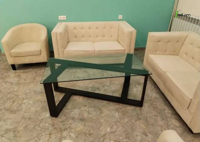 Լոֆթ ոճի ապակե սեղան