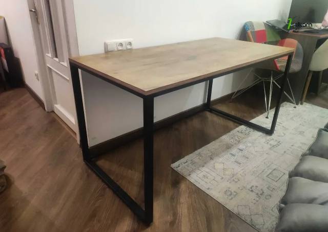 Մետաղական լոֆթ ոճի համակարգչային սեղան