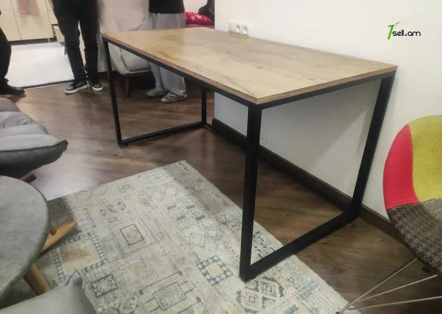 Մետաղական լոֆթ ոճի համակարգչային սեղան