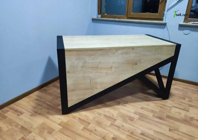 Լոֆթ ոճի գրասեղան