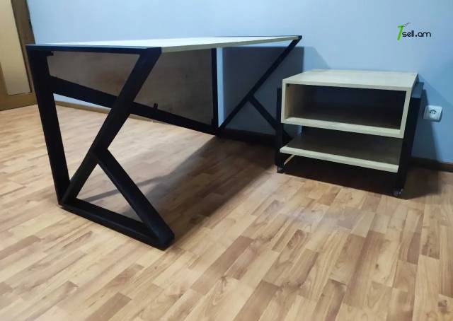 Լոֆթ ոճի գրասեղան