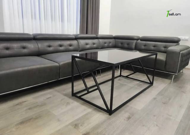 Լոֆթ ոճի սուրճի սեղան երկաթի և ապակու համադրությամբ