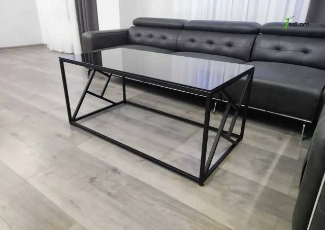 Լոֆթ ոճի սուրճի սեղան երկաթի և ապակու համադրությամբ