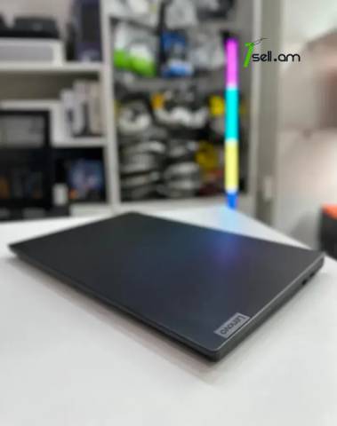 Lenovo V15 G3 IAP 15.6" 8G 512GB * SMARTBOX *