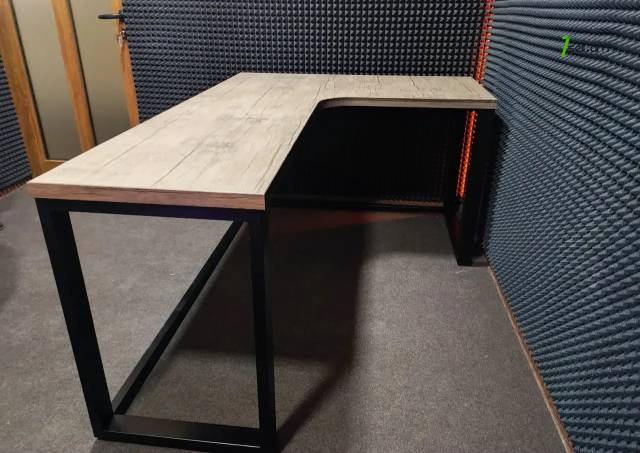 Լոֆթ ոճի անկյունային գրասենյակային սեղան