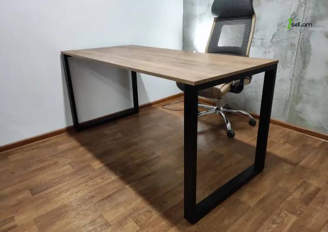 Լոֆթ համակարգչային սեղան