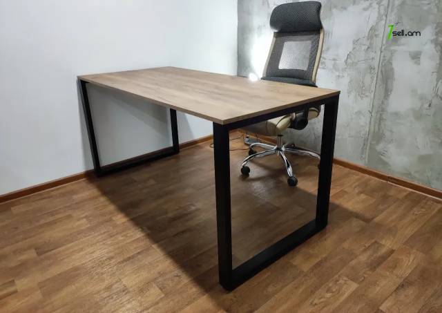 Լոֆթ համակարգչային սեղան