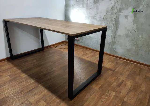 Լոֆթ համակարգչային սեղան