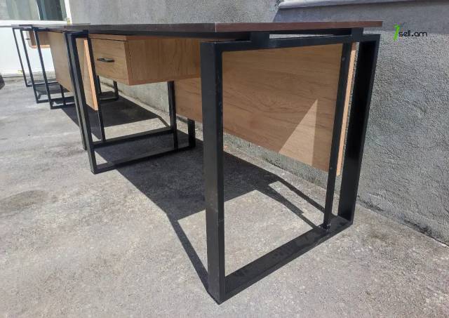 Լոֆթ ոճի գրասեղան մետաղական