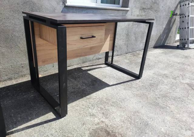 Լոֆթ ոճի գրասեղան մետաղական