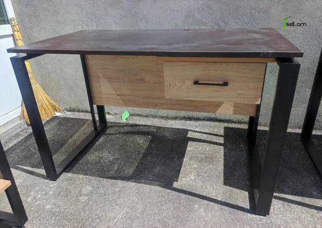 Լոֆթ ոճի գրասեղան մետաղական