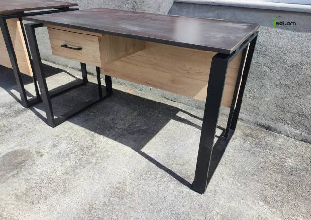 Լոֆթ ոճի գրասեղան մետաղական