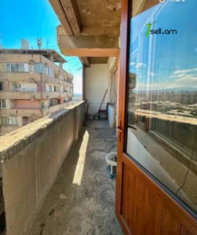 4 սենյականոց բնակարան Շիրազի փողոցում, 120 քմ, նախավերջին հարկ, բարձր առաստաղներ, մի քանի պատշգամբ
