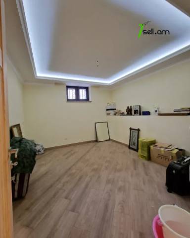 Երկու հարկանի քարե տուն Ժակ Իվ Կուստոյի փողոցում Էրեբունիում, 390 ք.մ., 3+ սանհանգույց