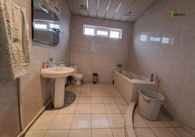 Երկու հարկանի քարե տուն Մայիսի 9-ի փողոցում Շենգավիթում, 300 ք.մ., 2 սանհանգույց