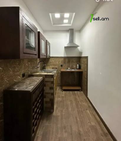 2 սենյականոց բնակարան Միխայիլ Գլինկայի փողոցում, 51 քմ, 1/3 հարկ, եվրովերանորոգված, քարե շենք