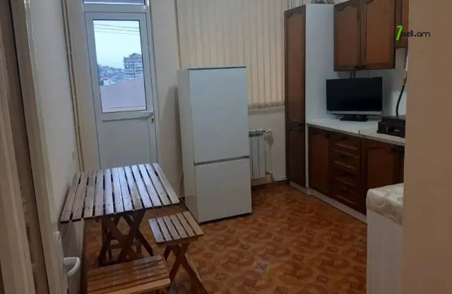 1 սենյականոց բնակարան Տիգրան Մեծի պողոտայում, 40 ք.մ., 2/9 հարկ, կապիտալ վերանորոգված