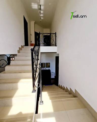 Երկու հարկանի քարե տուն Բագրևանդի փողոցում Նոր Նորքում, 600 ք.մ., 3+ սանհանգույց