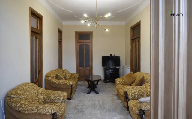 Մեկ հարկանի քարե տուն Մարմաշենում, 141 ք.մ., 2 սանհանգույց, մեծ հողամաս, եվրովերանորոգված