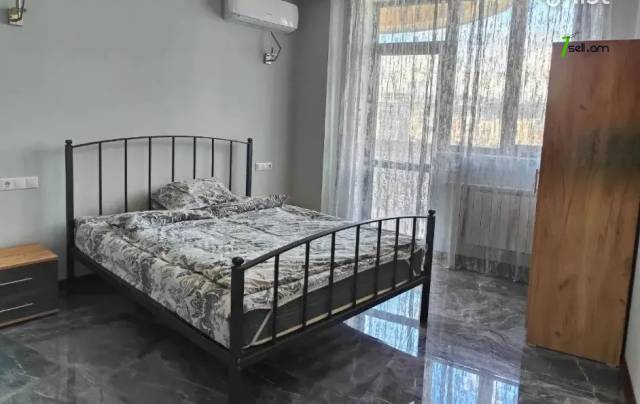 4 սենյականոց բնակարան նորակառույց շենքում Ձորափի փողոցում, 130 ք.մ., 2 սանհանգույց, բարձր առաստաղներ