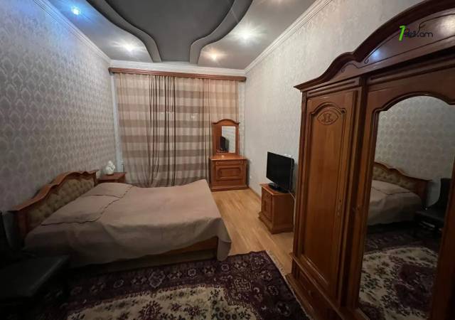 3 սենյականոց բնակարան Մոսկովյան փողոցում, 85 ք.մ., բարձր առաստաղներ, կապիտալ վերանորոգված, քարե շենք